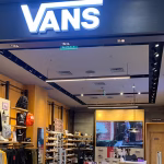 Brand Vans Identik Dengan Streetwear? Kamu Wajib Punyaa Sih!