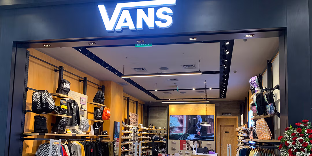 Brand Vans Identik Dengan Streetwear? Kamu Wajib Punyaa Sih!