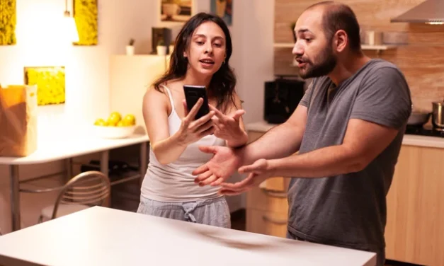 Luka Tak Terlihat: Dampak Psikis Perselingkuhan Terhadap Istri