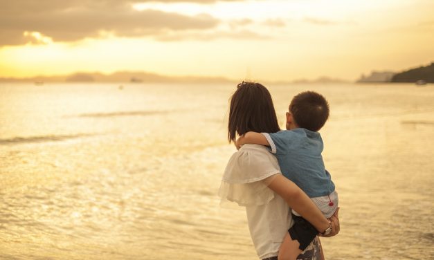 Tips Penting Bagi Para Ibu Untuk Traveling Bersama Anak