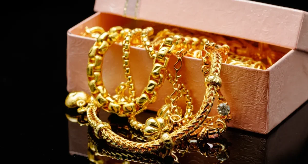 Harga Emas Kian Meroket Tinggi Ditengah Ketidakpastian Global