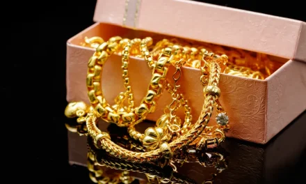 Harga Emas Kian Meroket Tinggi Ditengah Ketidakpastian Global