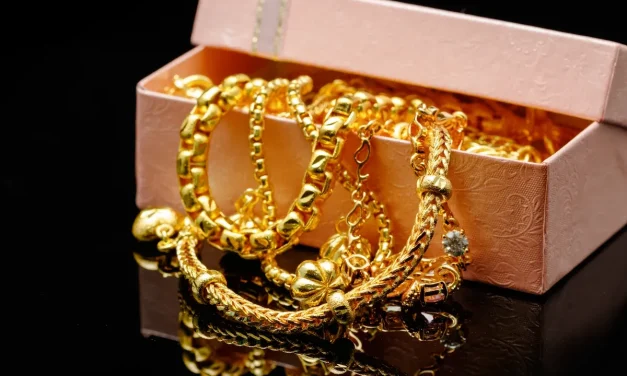 Harga Emas Kian Meroket Tinggi Ditengah Ketidakpastian Global