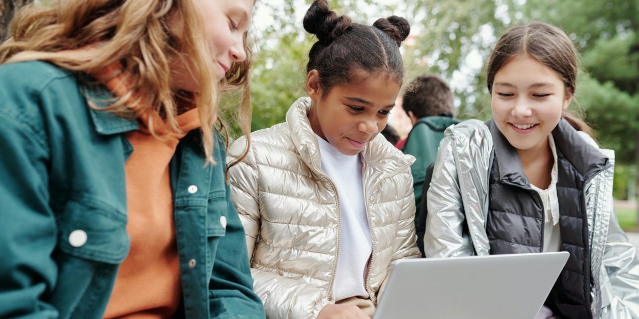 Pendidikan Online: Bagaimana Teknologi Mengubah Cara Belajar