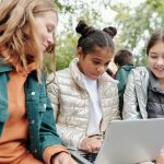 Pendidikan Online: Bagaimana Teknologi Mengubah Cara Belajar