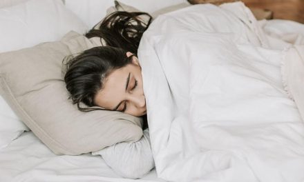 Mager Tapi Sehat: Manfaat Tidur Siang Buat Fisik & Pikiran