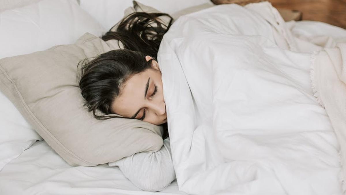 Mager Tapi Sehat: Manfaat Tidur Siang Buat Fisik & Pikiran