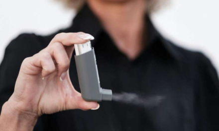 Lagi Puasa Pakai Inhaler, Emang Boleh? Cek Hukumnya Yuk!